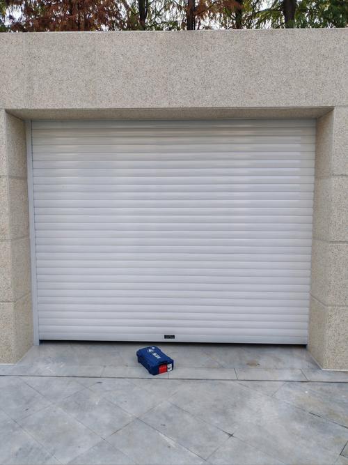 專業安裝維修 電動卷簾門、手動卷簾門與電動卷閘門的全方位服務指南